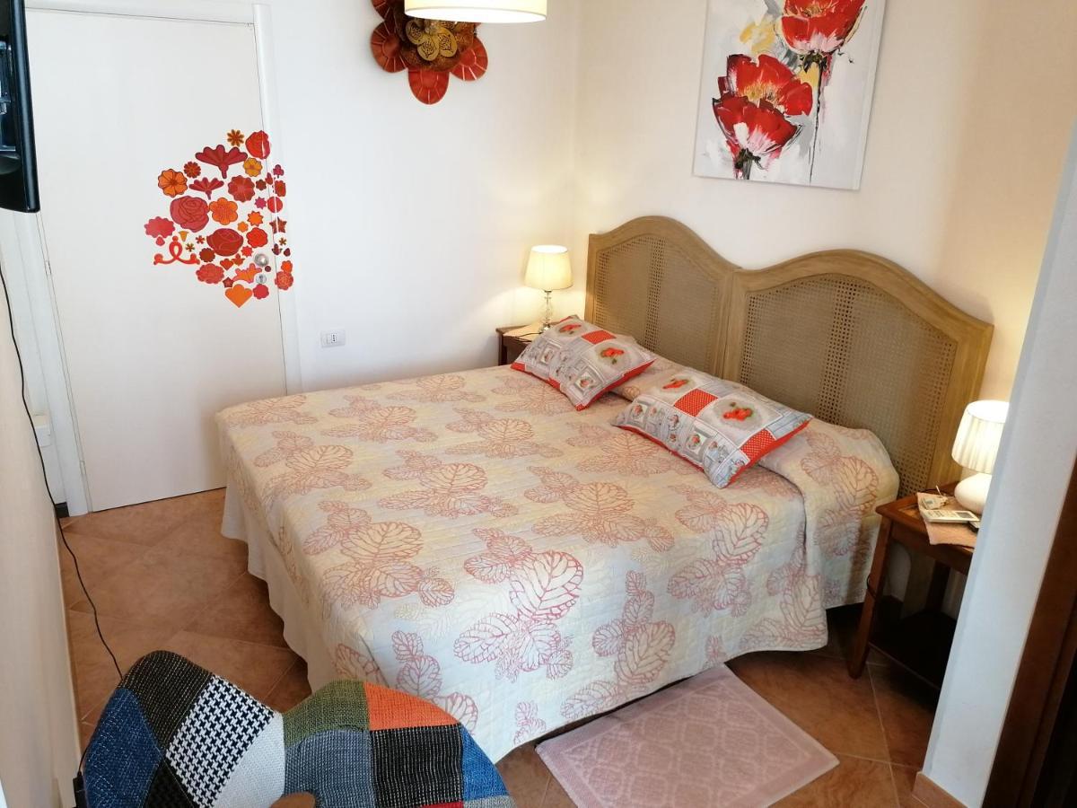 Bed and Breakfast Il Cortile Calasetta Esterno foto