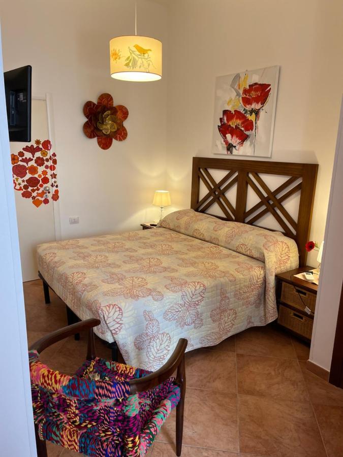 Bed and Breakfast Il Cortile Calasetta Esterno foto