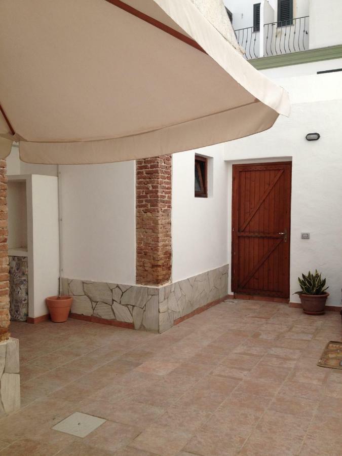 Bed and Breakfast Il Cortile Calasetta Esterno foto